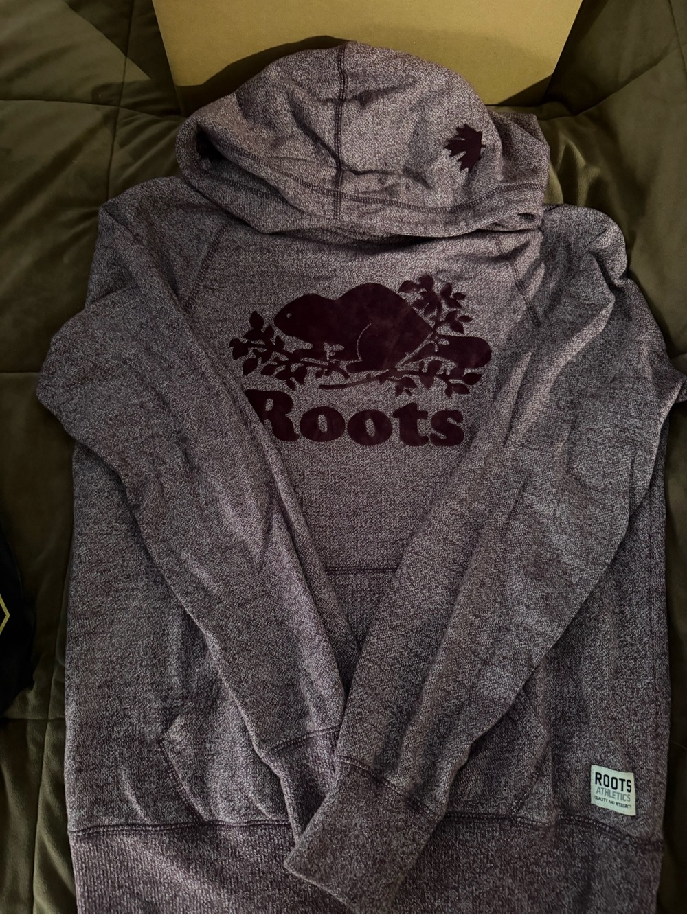 Roots women’s size medium Heathered Burgundy Hoodie Sweater